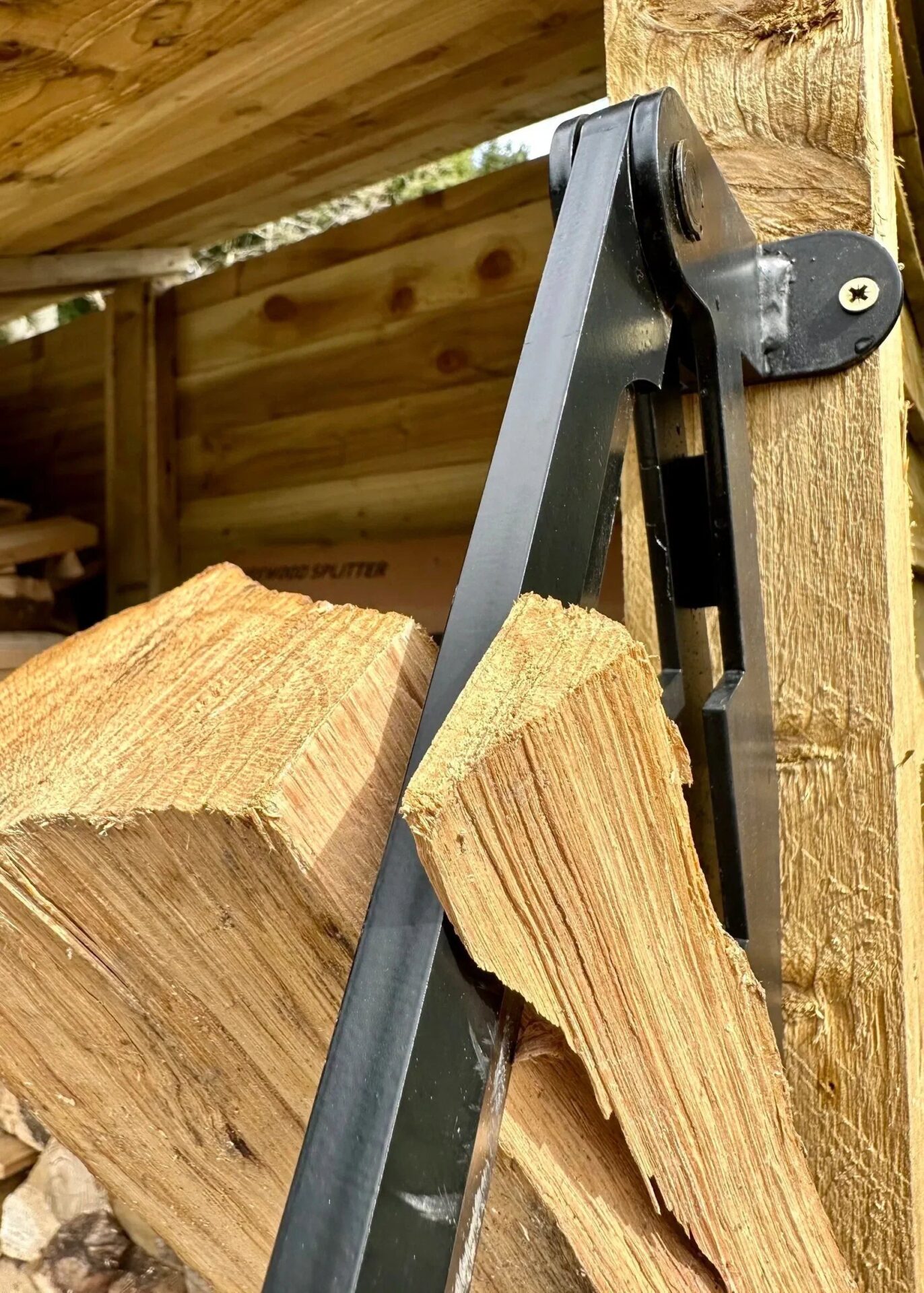 LogMaster™ Wall-Mounted Log Splitter - Image 4