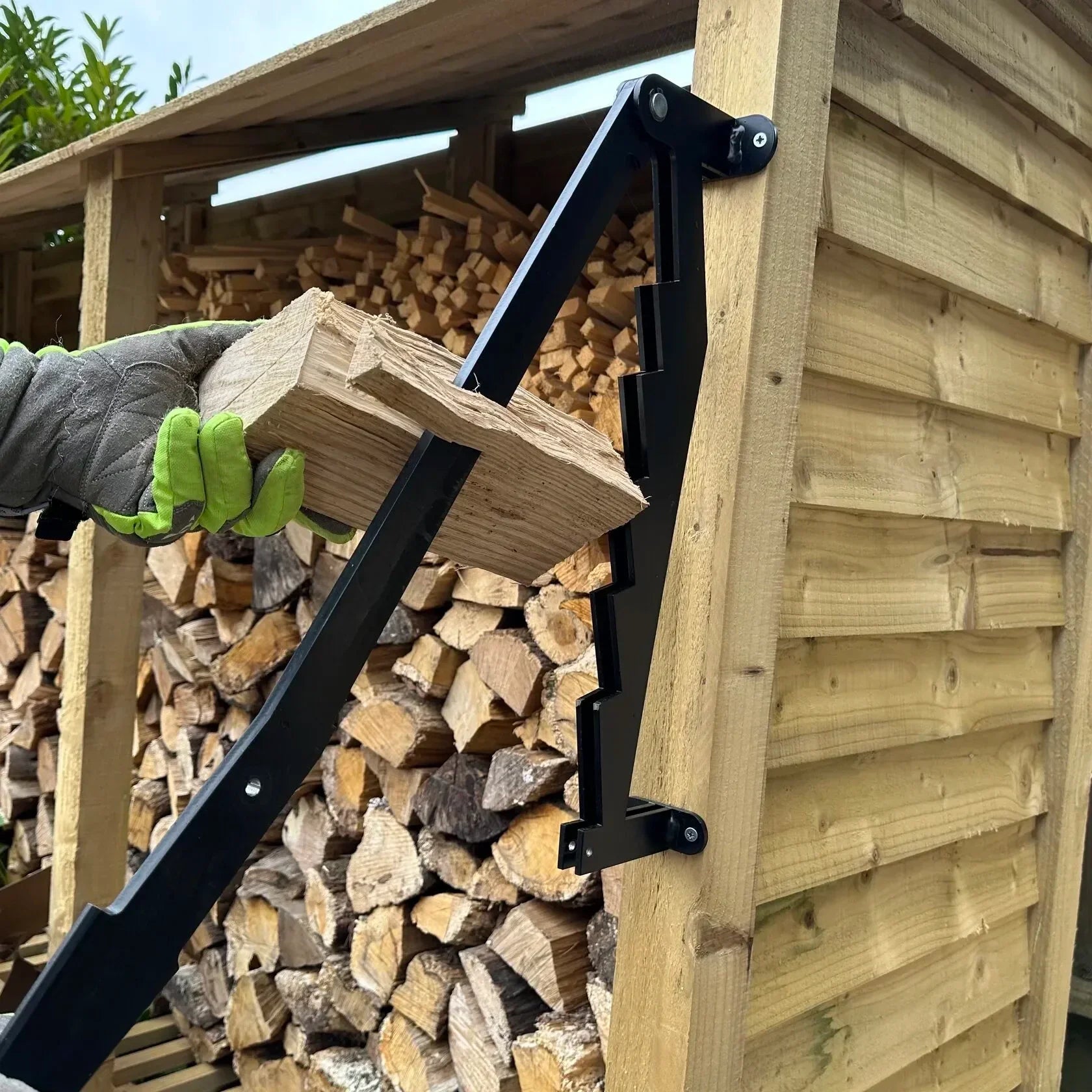 LogMaster™ Wall-Mounted Log Splitter - Image 3